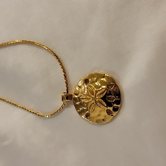 Vintage Signed Monet Gold Sand Dollar Pendant Necklace. 22" Long - Picture 5 of 8